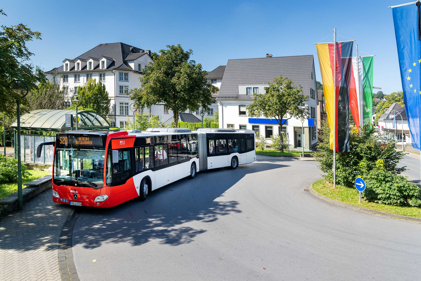 SchnellBus an Haltestelle Sundern Rathaus