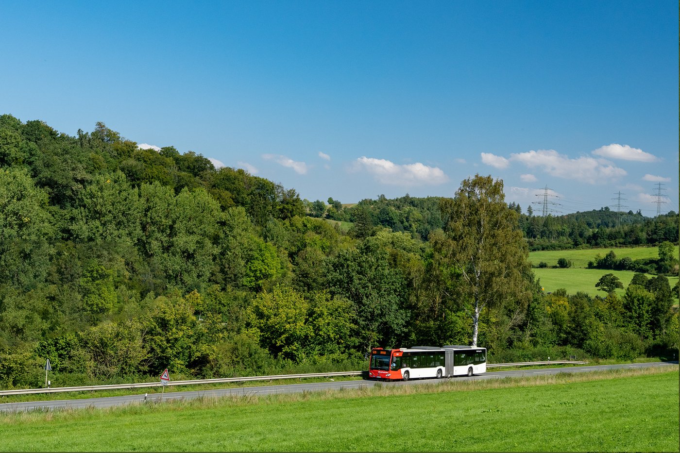 Bus in Landschaft