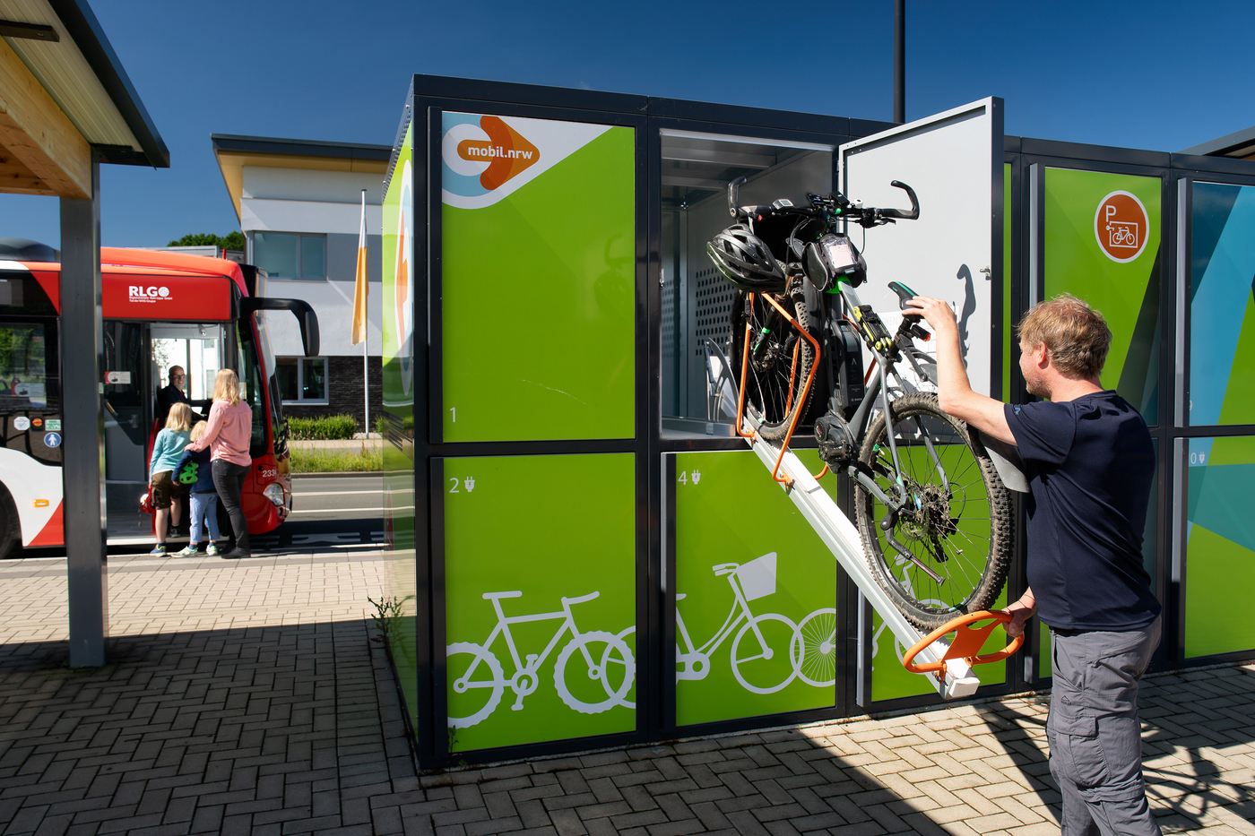 Bus und Radboxen